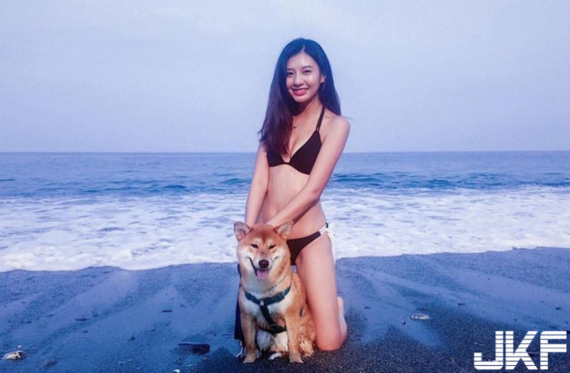 【捕鱼王】超甜美「犬系少女」！緊緻身材加上甜美微笑連狗狗們都被征服！