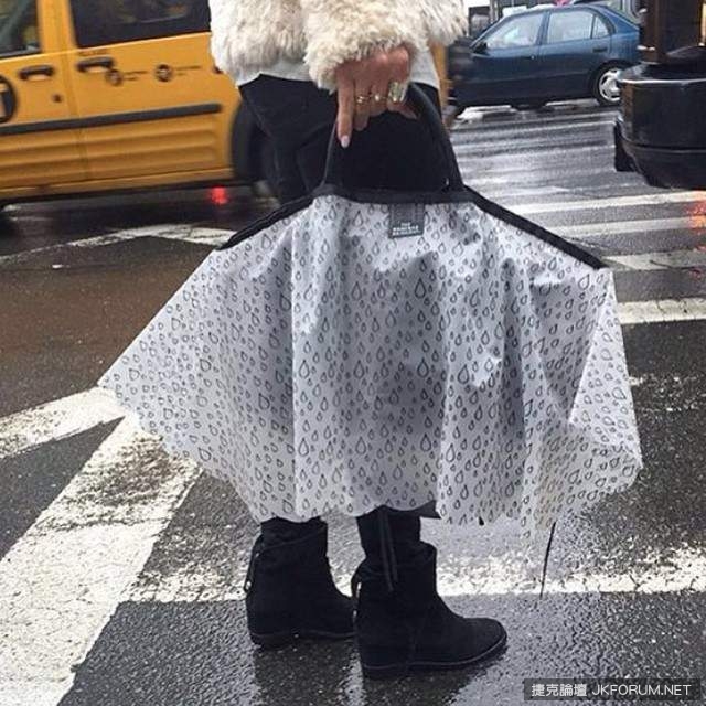 【捕鱼王】梅雨季必備《包包雨衣》好貴貴的包包再也不用怕被淋濕惹