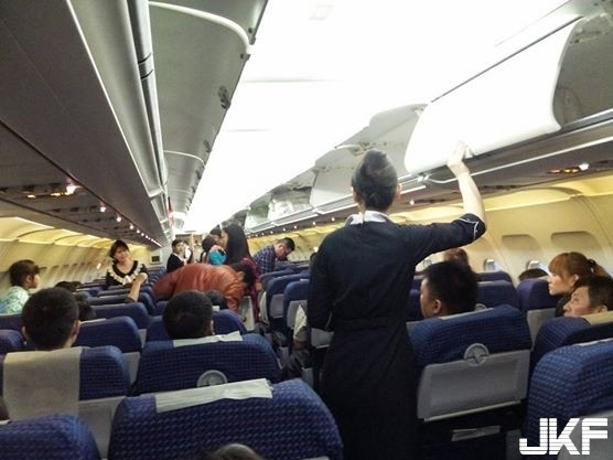 【捕鱼王】空姐在飛機上怎麼休息？飛機職員休息室大揭密
